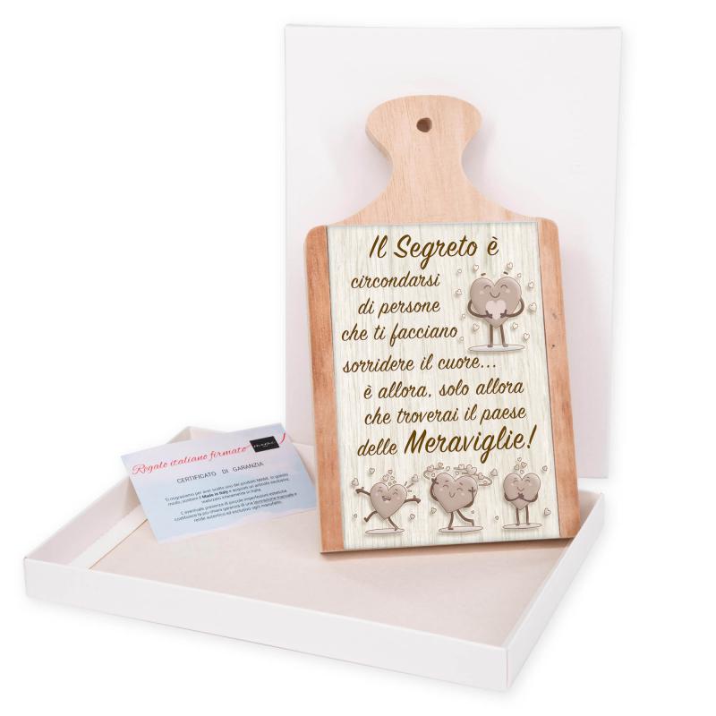 Bomboniera con Scatola bianca TAGLIERE in legno con vetro stampato IL SEGRETO E' 12x21 cm, idea regalo per Matrimonio Cresima Comunione Battesimo Anniversario Compleanno del brand Lupia, categoria: Idee regalo e bomboniere > Bomboniere > Bomboniere Taglieri decorativi, disponibile su Vorreishop.