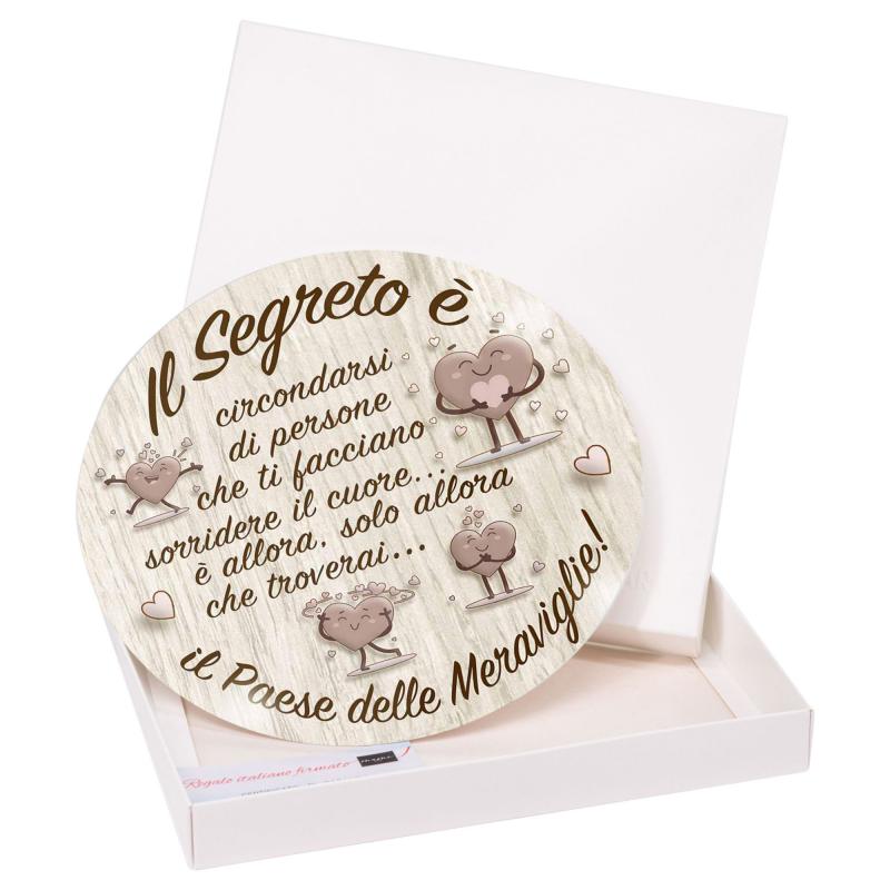 Bomboniera con Scatola bianca SOTTOPENTOLA in vetro temperato stampato IL SEGRETO E' diam. 21 cm idea regalo per Matrimonio Cresima Comunione Battesimo Anniversario Compleanno del brand Lupia, categoria: Idee regalo e bomboniere > Bomboniere > Bomboniere Sottopentola decorativi, disponibile su Vorreishop.