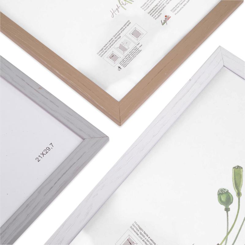 Cornice portafoto leggera in legno ecologico MDF da parete SHABBY WHITE Bianca, per foto, stampe artistiche, poster, quadri moderni e documenti - 21x29,7 cm A4 del brand Lupia, categoria: Arredo e decorazioni > Cornici e Portafoto > Cornici portafoto da parete.