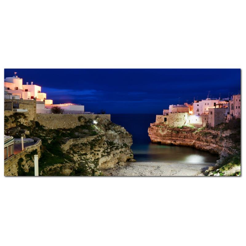 Lupia - Quadro moderno su Tela Canvas DEEP 65X143 cm, con paesaggi e localismi italiani, per casa, soggiorno, capezzale camera da letto, hotel, ufficio, PUGLIA - POLIGNANO A MARE NOTTE        del brand Lupia, categoria: Arredo e decorazioni > Quadri e Tele > Quadri cittÃ  e Localismi, disponibile su Vorreishop.