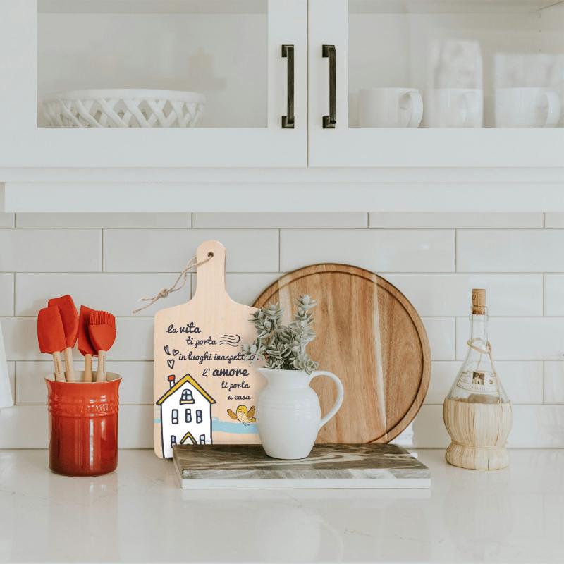 Lupia - Tagliere Decorativo con Manico, Frasi e disegni a Tema, colorato, Souvenir Artigianale, Appendibile in Cucina, Made in Italy, Legno multistrato del brand Lupia, categoria: Idee regalo e bomboniere > Bomboniere > Bomboniere Taglieri decorativi, disponibile su Vorreishop.